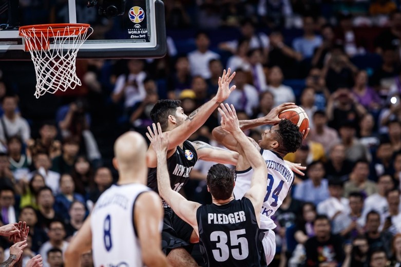 字母哥-扬尼斯•安特托昆博