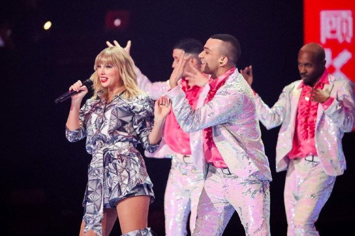 双 11 晚会,泰勒丝