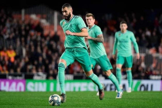 西甲-本泽马压哨救主