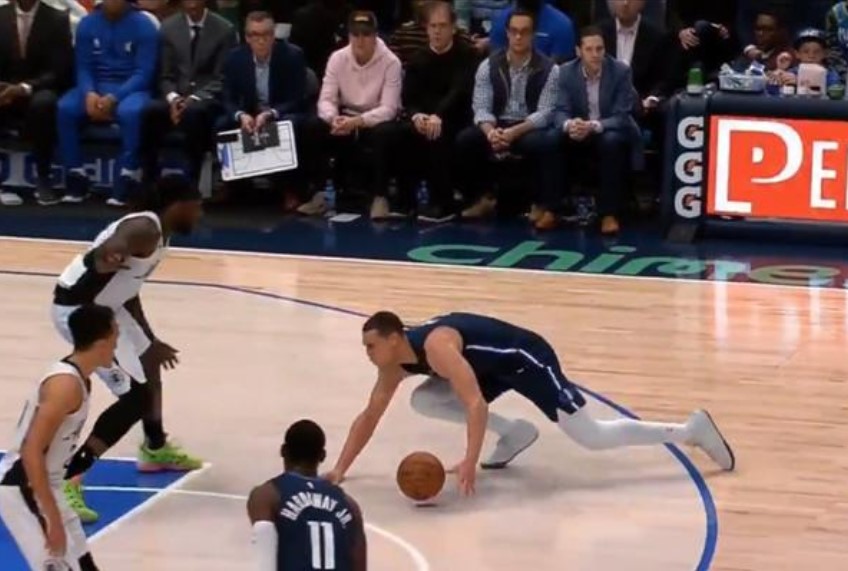 独行侠中锋德怀特-鲍威尔