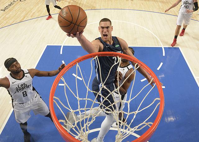 独行侠中锋德怀特-鲍威尔