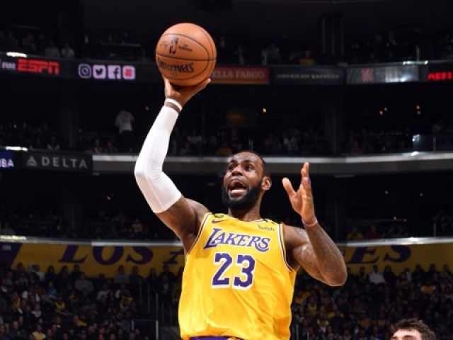 詹皇罚球数超乔丹