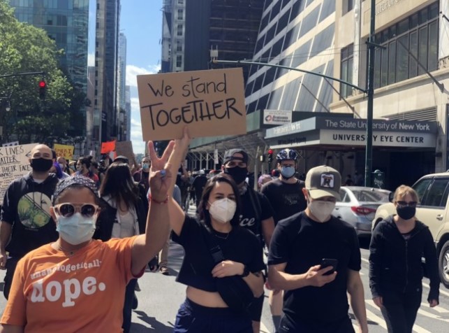  时报广场万人聚集