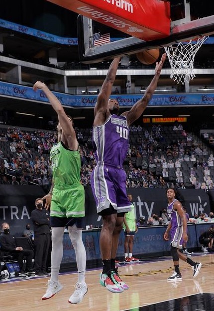 灰狼击退国王逃脱垫底