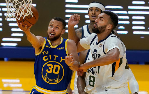 16年勇士取得NBA历史第一