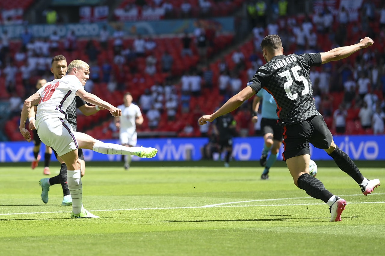 英格兰赢克罗地亚旗开得胜