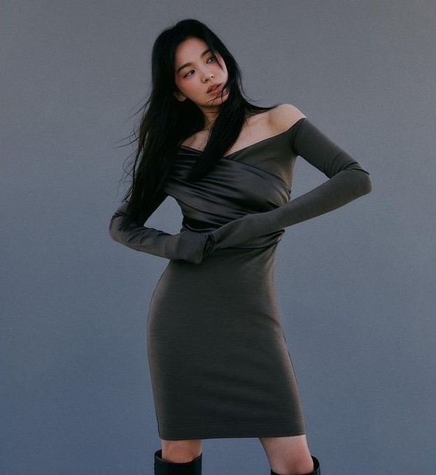 39岁宋慧乔露锁骨