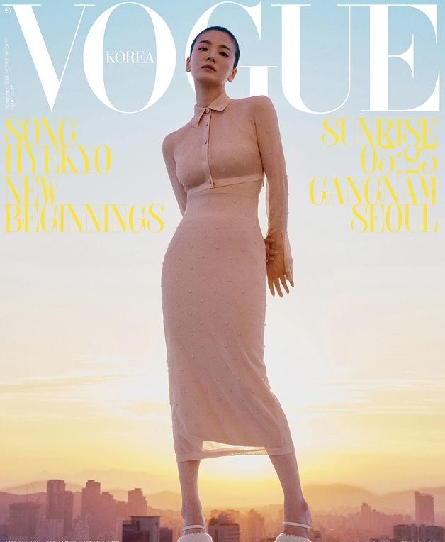 39岁宋慧乔露锁骨