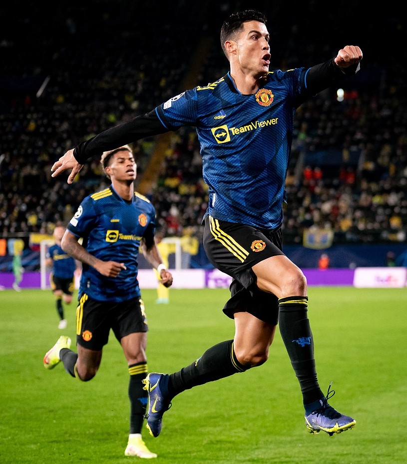 曼联客场2-0击败比利亚雷亚尔