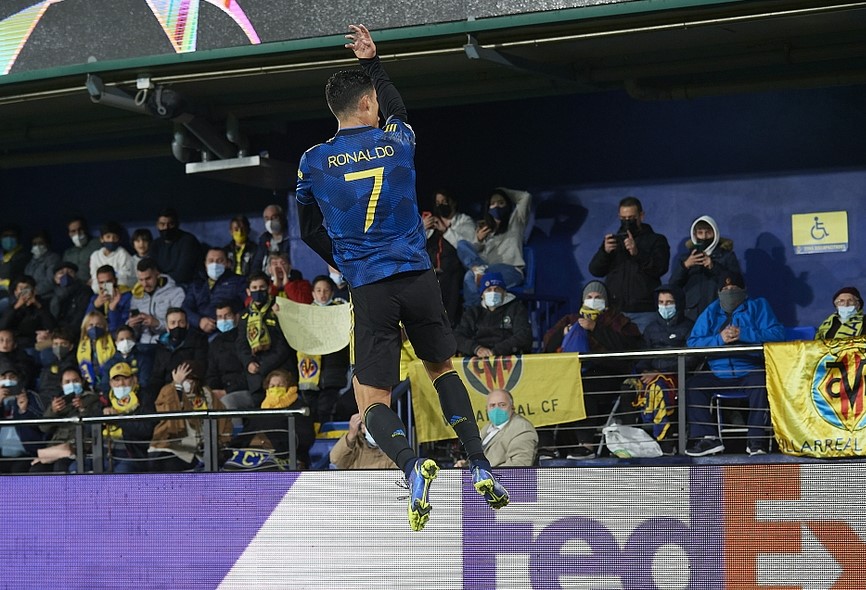 曼联客场2-0击败比利亚雷亚尔