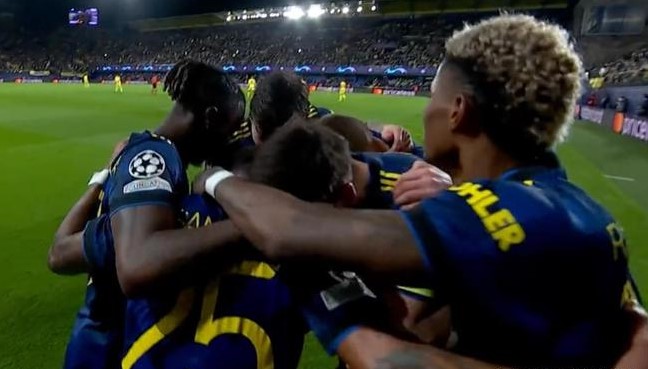 曼联客场2-0击败比利亚雷亚尔