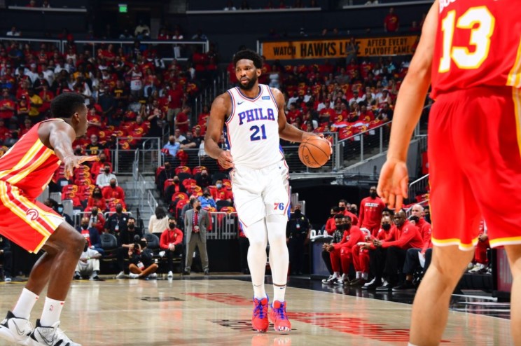 ，更被老佛爷（Karl Lagerfeld）相中成为Chanel品牌大使。