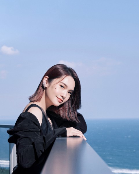 杨丞琳发布一组大片她