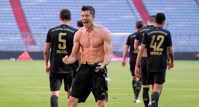 罗伯特•莱万多夫斯基