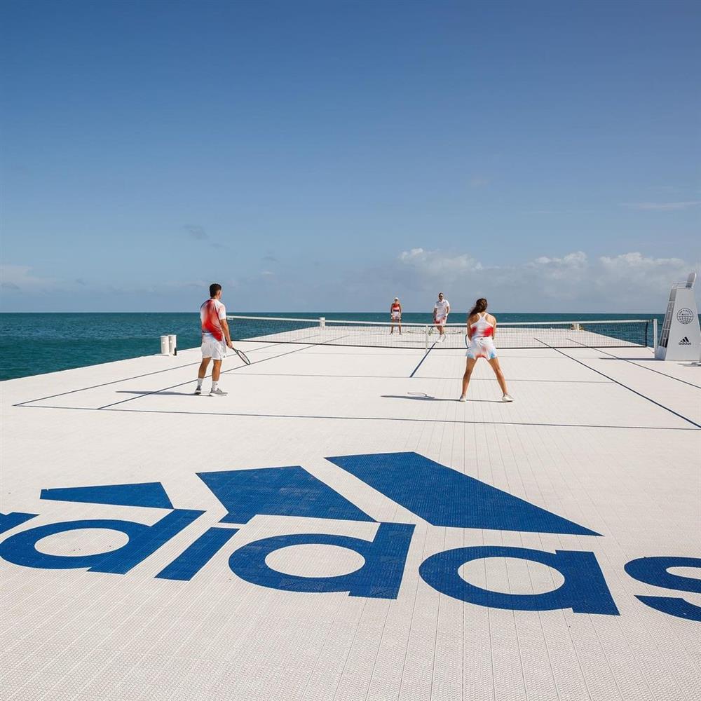 太平洋大堡礁,阿迪达斯,漂浮网球场
