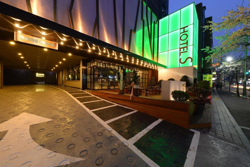 S Hotel
