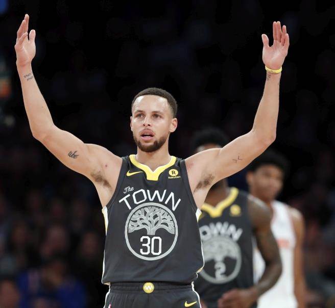 柯瑞左腿韧带扭伤