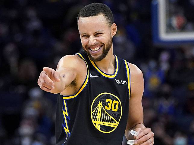 柯瑞左腿韧带扭伤