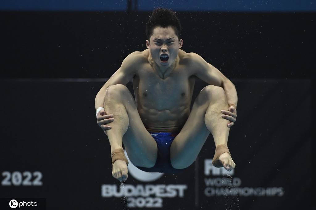 世锦赛.王宗源夺冠,3米板跳水