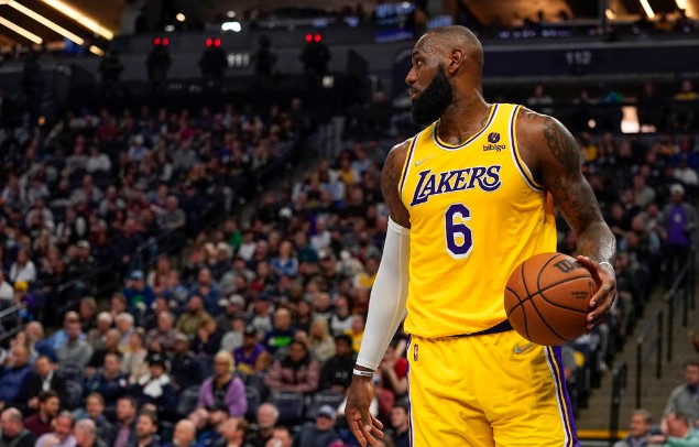 詹姆斯,提前续约湖人