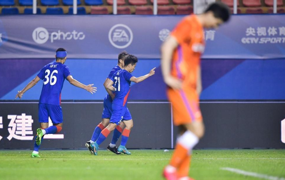 申花2-1逆转泰山