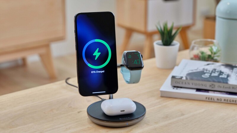 iPhone 14,三合一磁吸无线充电座