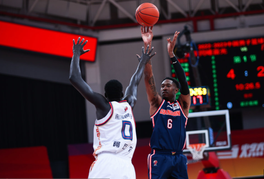  广东队战胜同曦队