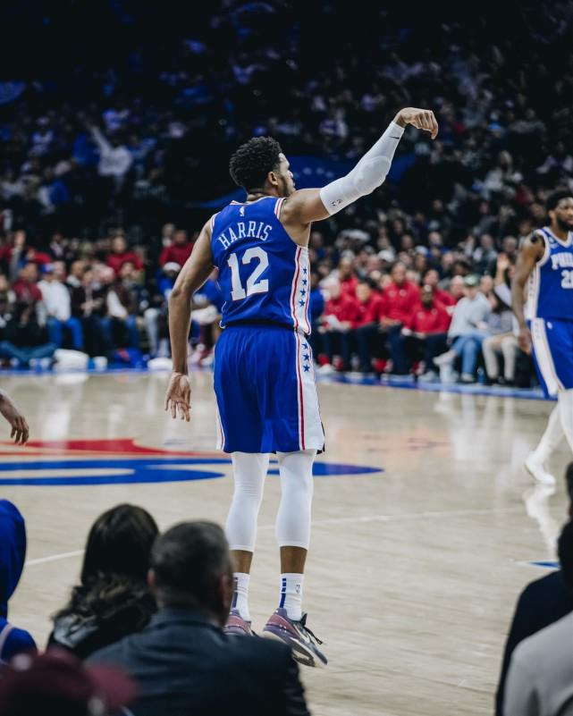 76人主场击退魔术队