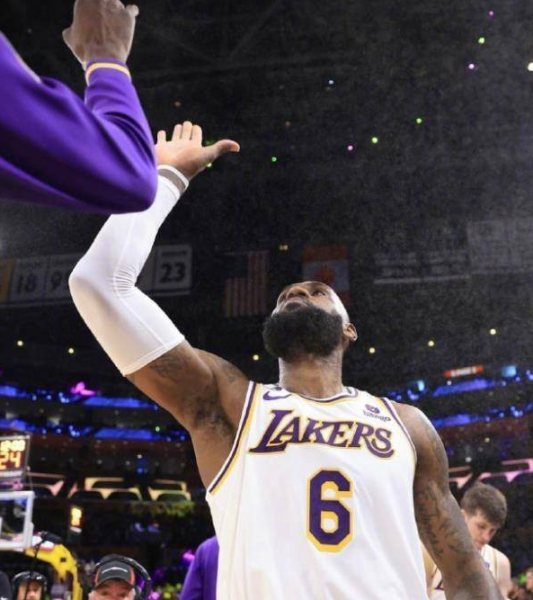 詹皇,爵士队,湖人队,戴维斯