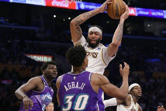 湖人队迎战爵士队