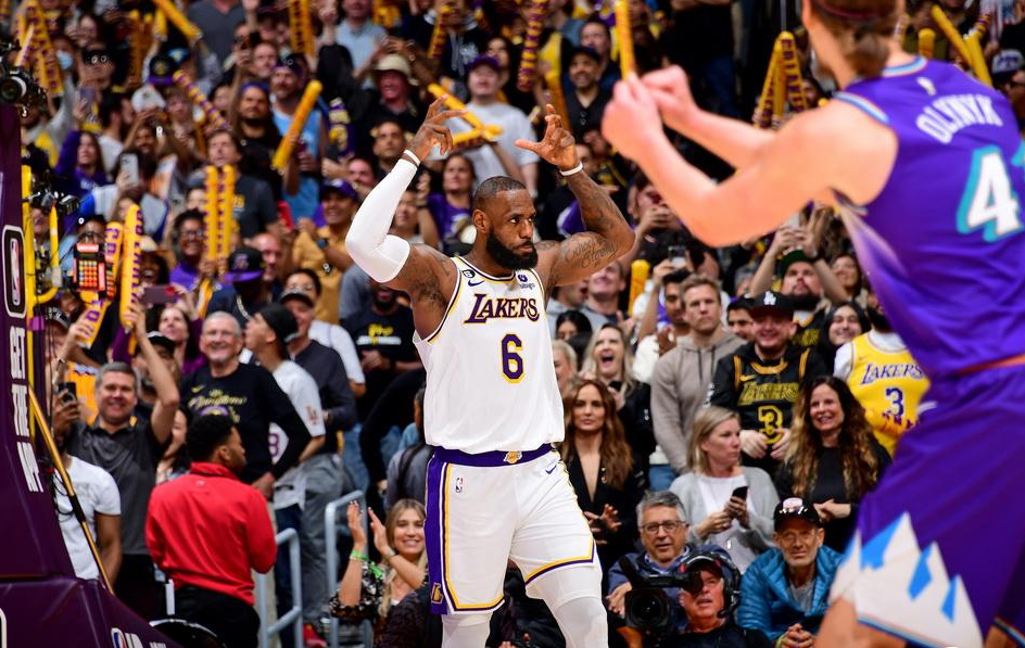 湖人队迎战爵士队