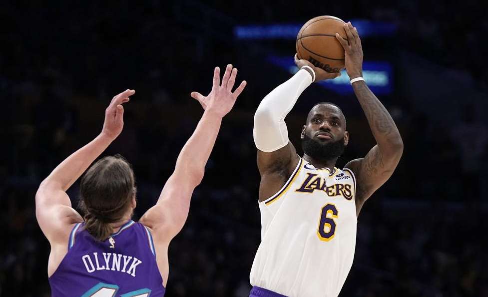 湖人队迎战爵士队