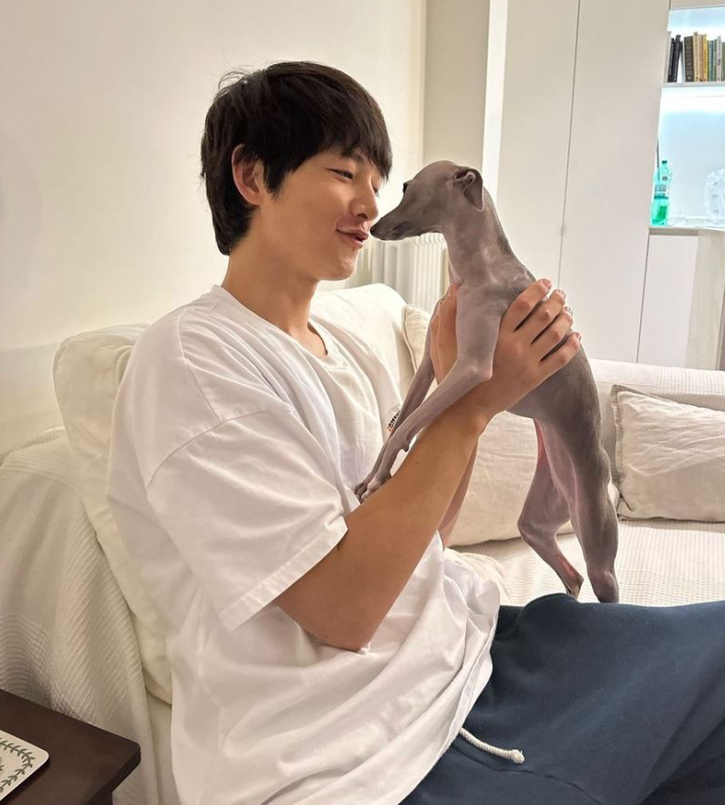 宋仲基罗马约会