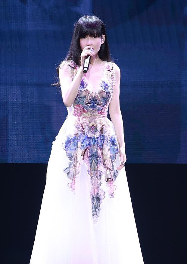 周慧敏演唱会走调