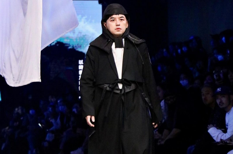 黄子佼道歉,性骚