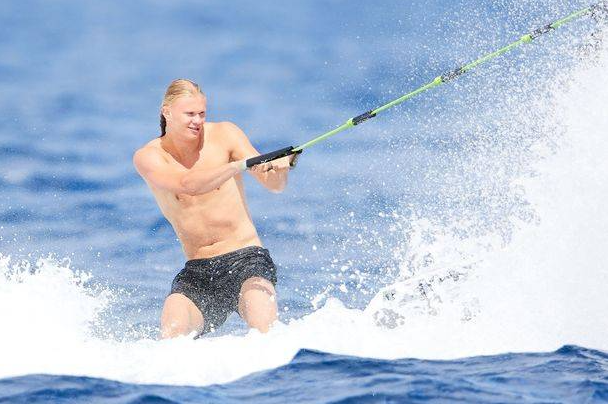 海边冲浪,哈兰德