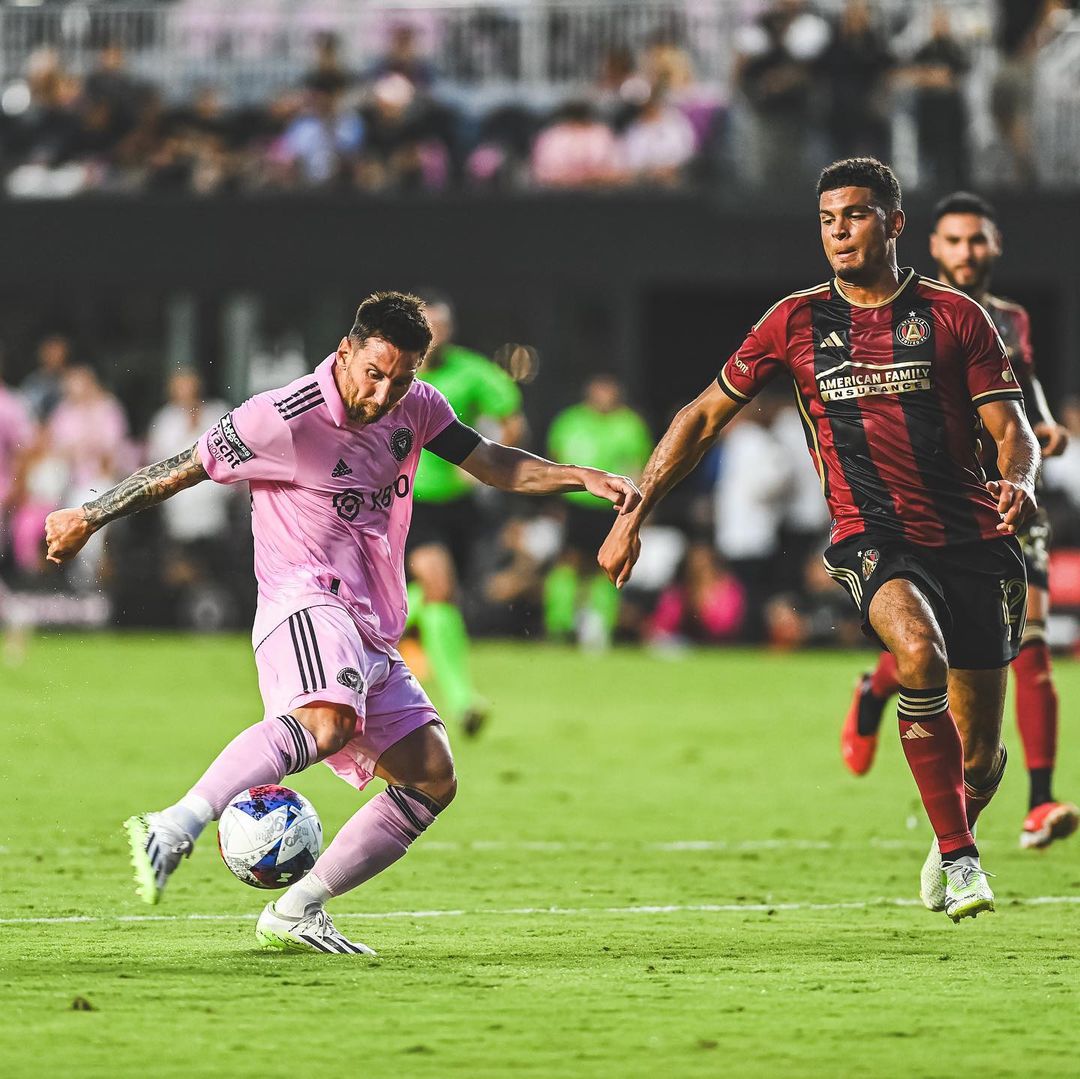 梅西热潮,梅西,Lionel Messi,迈阿密国际队长,粉色球衣