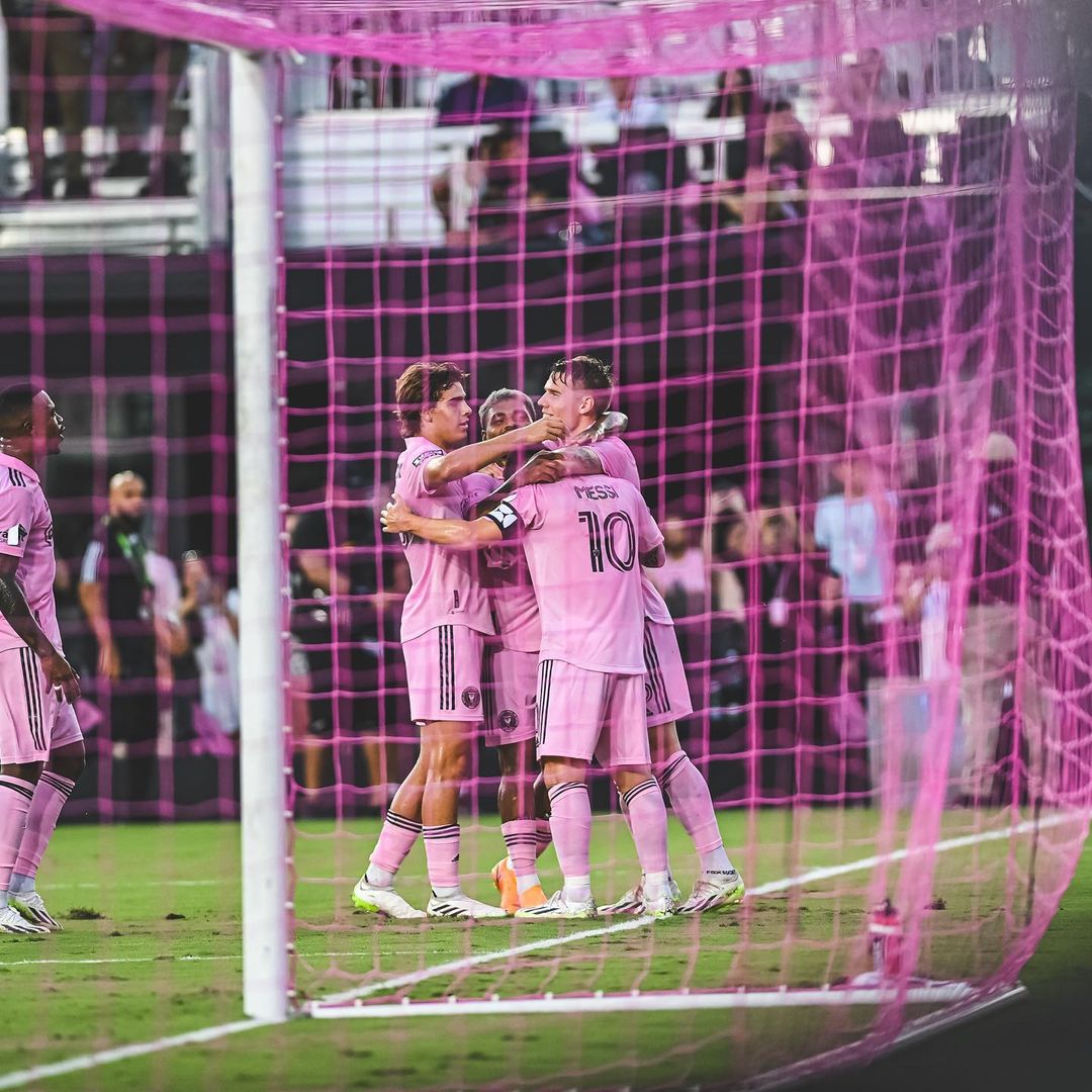 梅西热潮,梅西,Lionel Messi,迈阿密国际队长,粉色球衣