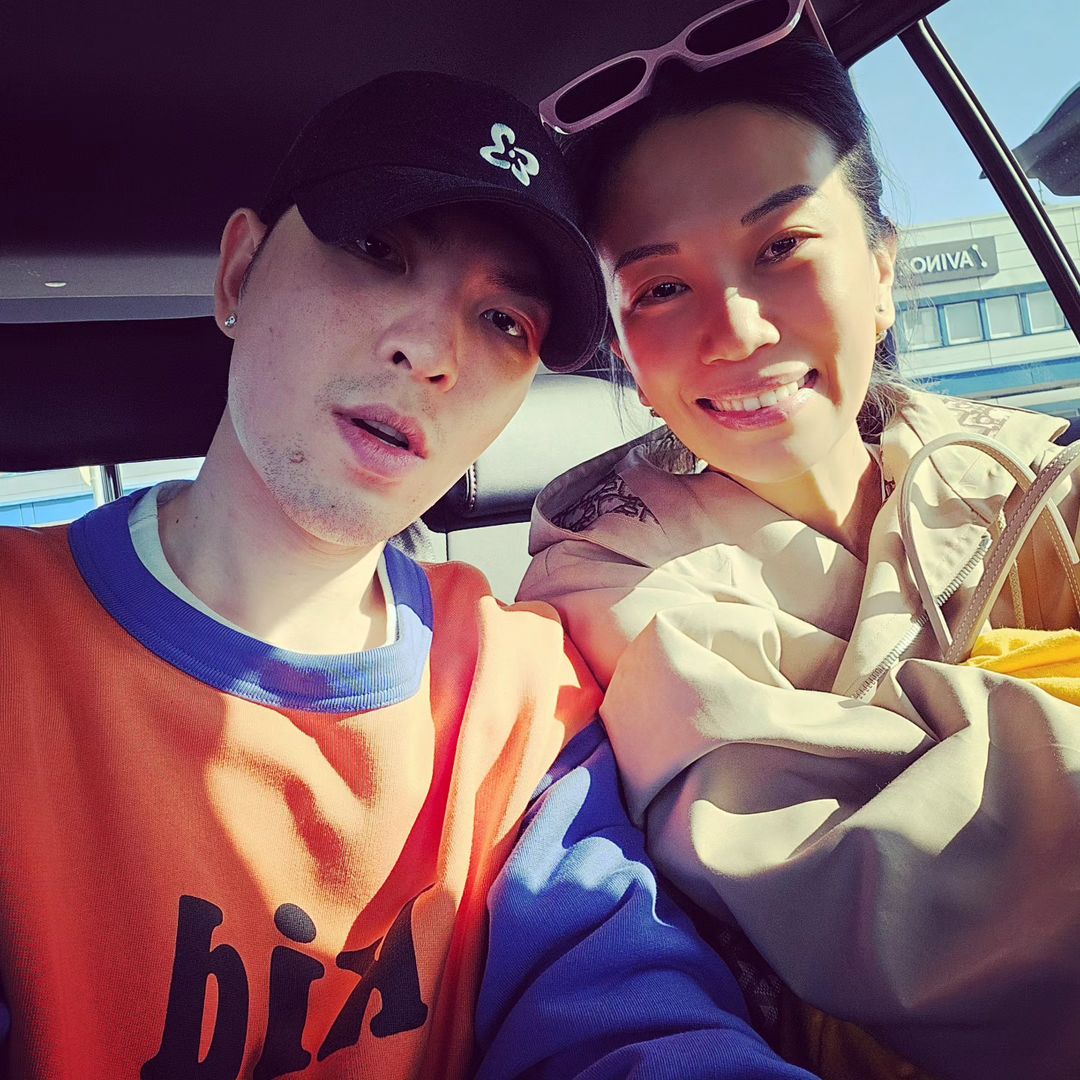 萧敬腾飞9000公里,RIMOWA X Tiffany登机箱