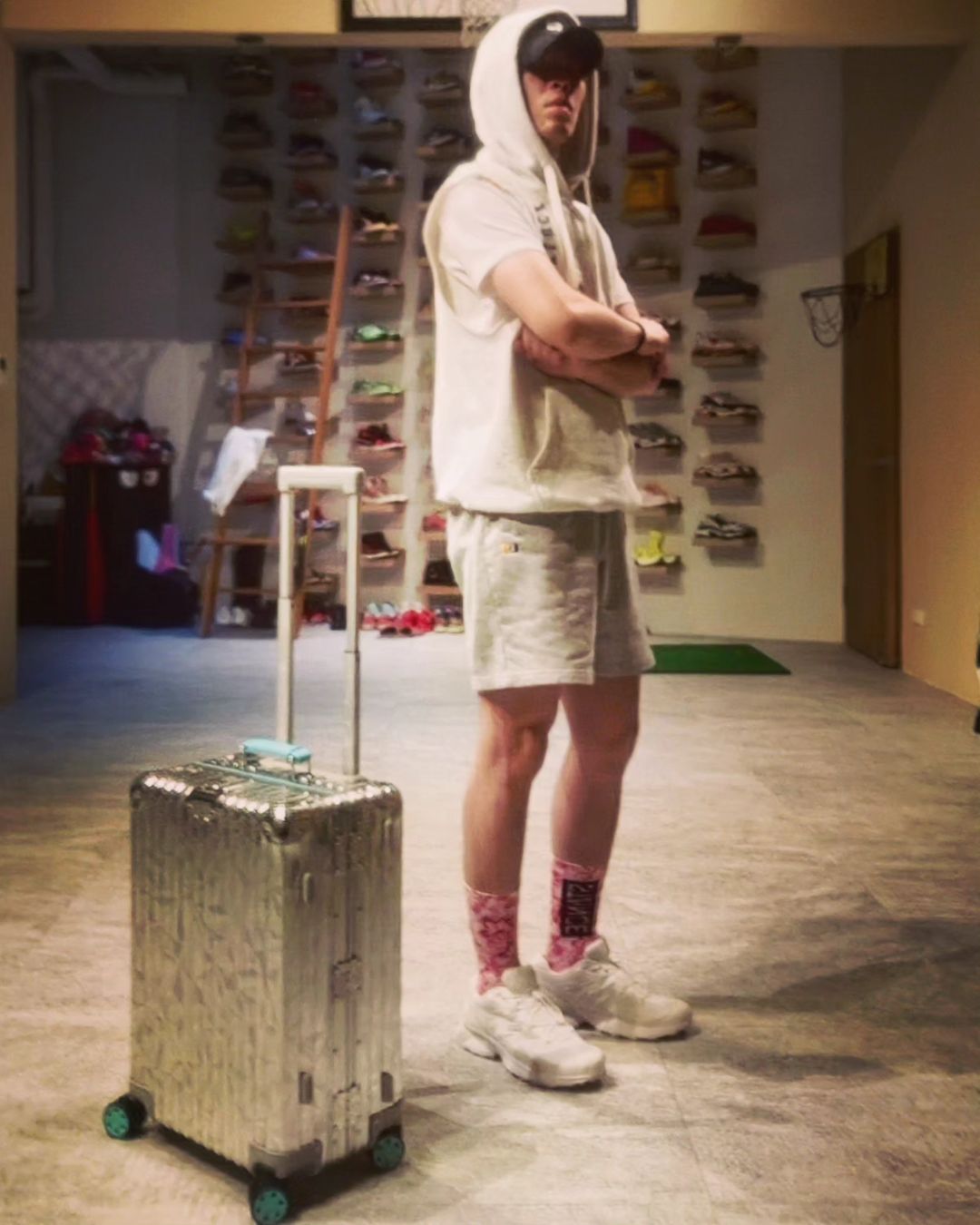 萧敬腾飞9000公里,RIMOWA X Tiffany登机箱