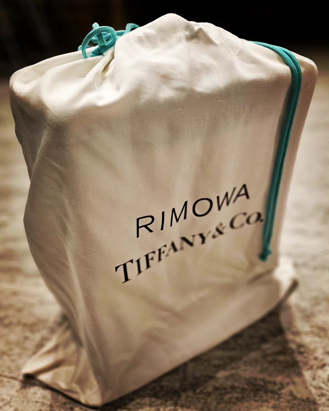 萧敬腾飞9000公里,RIMOWA X Tiffany登机箱