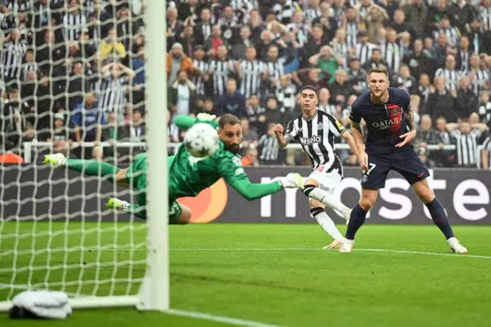 姆巴佩全场哑火,欧冠联赛