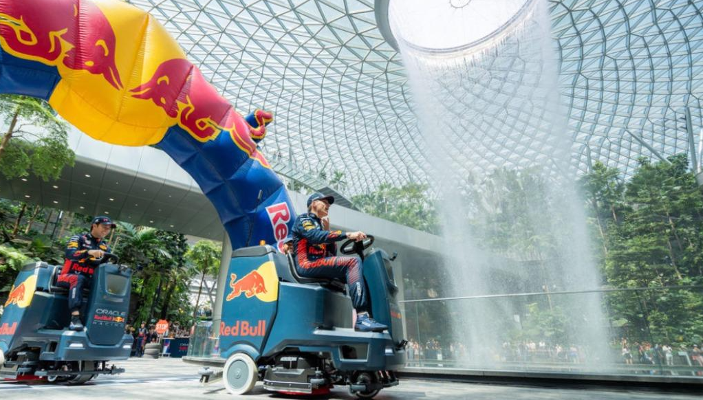 F1 垃圾车,Red Bull 车队,甩尾神技