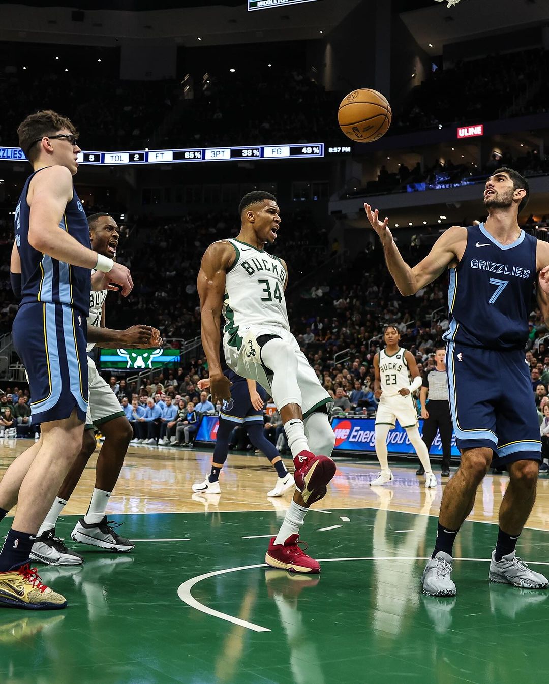 NBA篮球字母哥,雄鹿,老鹰