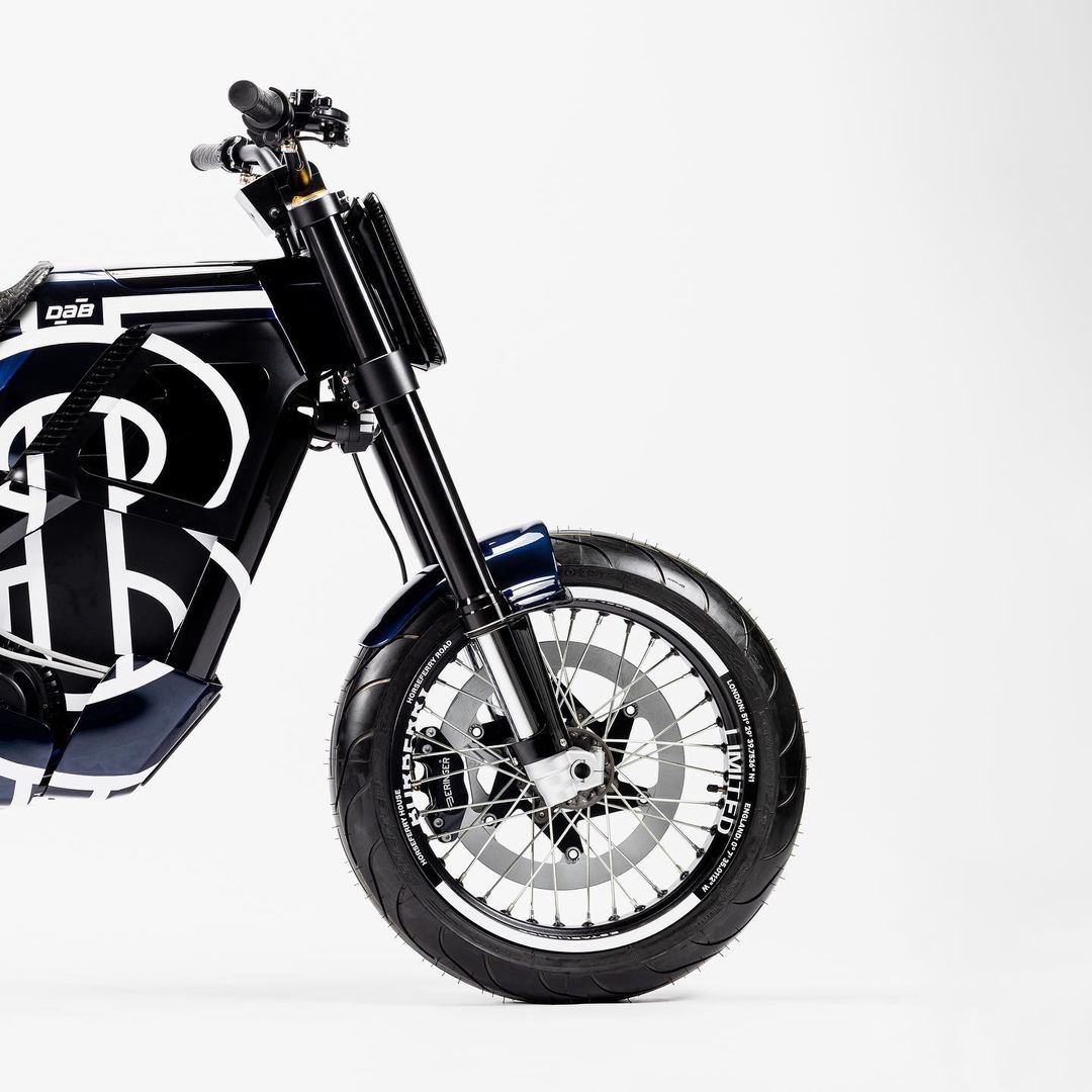 Burberry,限定版,Concept-E RS,电动摩托车,法国订制车, 工程师Pierre Vieet