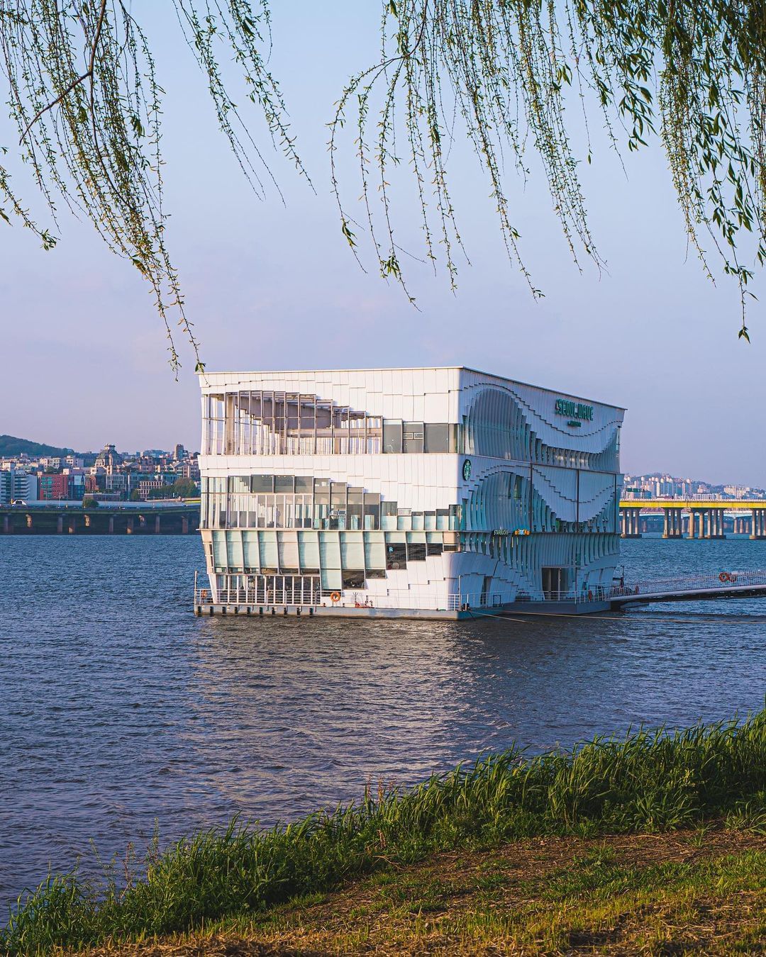 南韩,水上星巴克,Starbuck,360零死角,连锁咖啡店