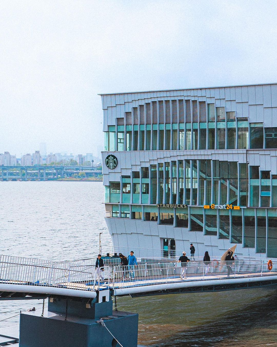 南韩,水上星巴克,Starbuck,360零死角,连锁咖啡店