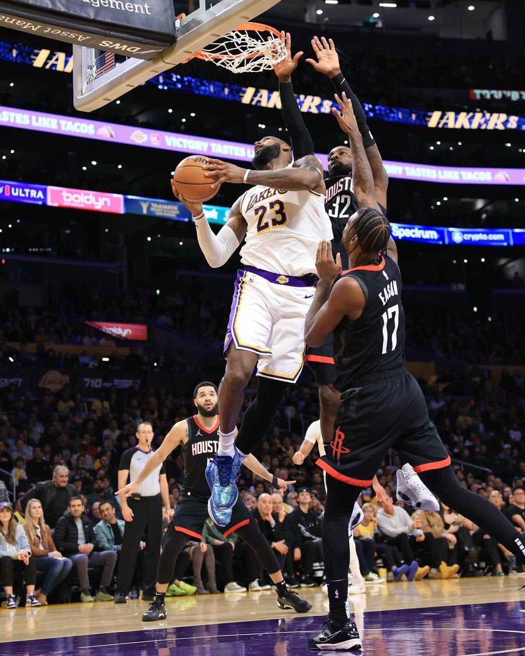 洛杉矶湖人,尼克斯,两连败, 浓眉, 詹姆斯,NBA,互博体育