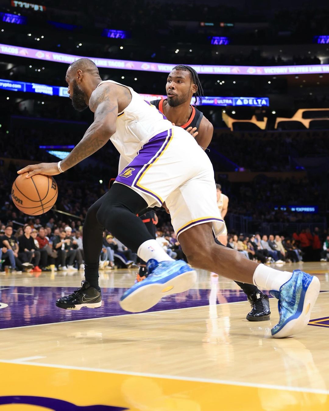 洛杉矶湖人,尼克斯,两连败, 浓眉, 詹姆斯,NBA,互博体育