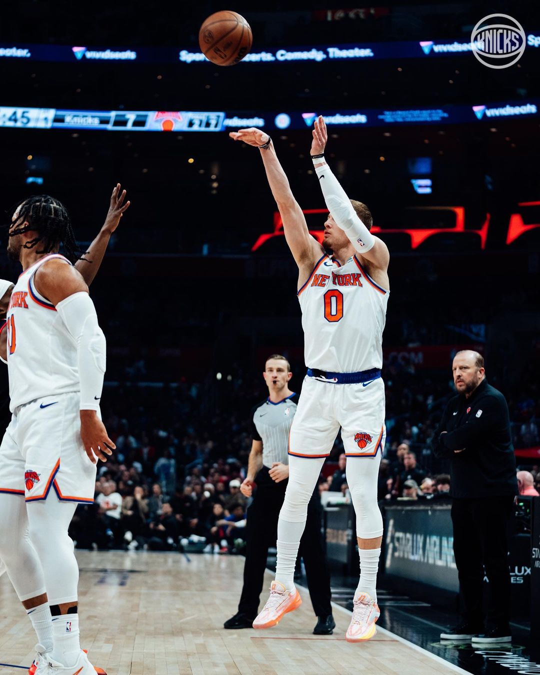 洛杉矶湖人,尼克斯,两连败, 浓眉, 詹姆斯,NBA,互博体育